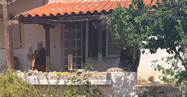 Μαραθώνας: Είχε θαμμένη τη μητέρα της στην αυλή του σπιτιού για να παίρνει τη σύνταξη - Πώς αποκαλύφθηκε η υπόθεση