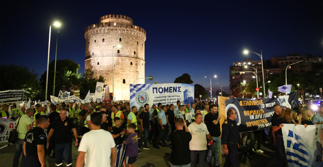Πορεία των ενστόλων στη Θεσσαλονίκη εν όψει ΔΕΘ, δείτε φωτογραφίες | Επικαιρότητα στο PlusTV.gr