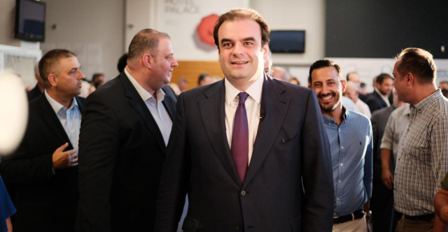 Ο Πιερρακάκης εξήγησε πώς διαμορφώθηκε το πλεόνασμα που επιτρέπει τις παροχές της ΔΕΘ, δείτε φωτογραφίες