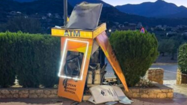 Μεσσηνία: Ανατίναξαν ATM στη Στούπα και πήραν πάνω 200.000 ευρώ, δείτε φωτογραφίες | Επικαιρότητα στο PlusTV.gr