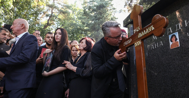 Με στρατιωτικές τιμές η κηδεία του εγκληματία πολέμου Ράτκο Μλάντιτς στο Βελιγράδι παρά τις προειδοποιήσεις της ΕΕ, δείτε βίντεο
