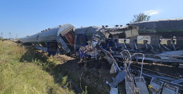 Τουλάχιστον ένας νεκρός και 20 τραυματίες μετά από σύγκρουση τρένου με μπετονιέρα στην Πολωνία, δείτε βίντεο και φωτογραφίες