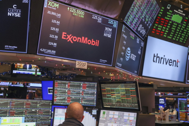 Στο κόκκινο η Wall Street: Τριπλή πίεση από AI, Μέση Ανατολή και Fed 