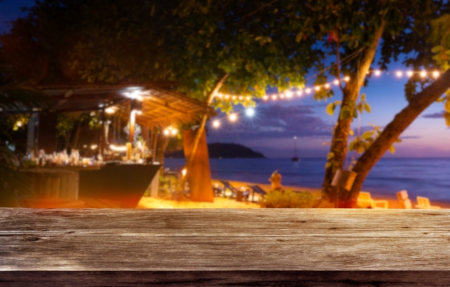 Δύο συλλήψεις για τους πυροβολισμούς στο beach bar στην Ανάβυσσο, αναζητείται ο βαρυποινίτης Αλκέτ Ριζάι