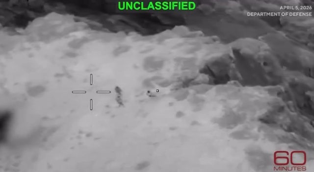 Βίντεο από το Πεντάγωνο: Μέλη της ομάδας Pararescue μεταφέρουν τον Αμερικανό αεροπόρο του F15 που έπεσε στο Ιράν