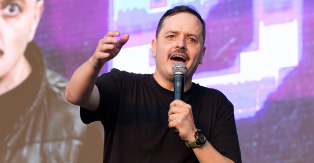 Ο Αλέξανδρος Τσουβέλας έγραψε ιστορία, γέμισε το Telekom Center με 20.000 θεατές | Επικαιρότητα στο LivePress.gr