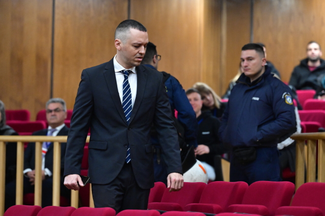 Δικηγόρος Κασιδιάρη: Ο πελάτης μου μιλάει ήδη με ανεξάρτητους βουλευτές από τους «Σπαρτιάτες» και τη «Νίκη»