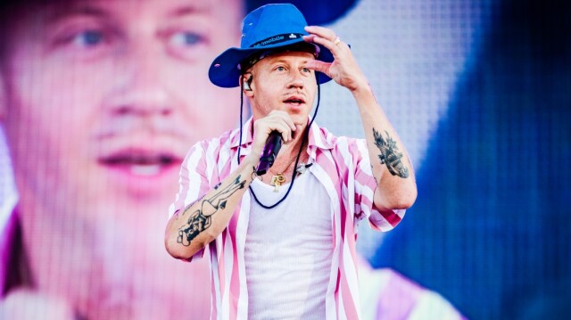 Ο Macklemore προσφέρει 1 εκατ. δολάρια στον παλαιστινιακό λαό από την αμοιβή του για την περιοδεία του Εντ Σίραν