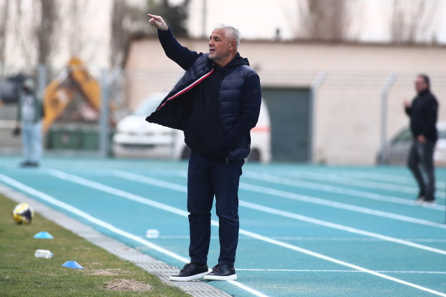 Άντεξε τρεις αγωνιστικές στον πάγκο του Πανσερραϊκού ο Βοσνιάδης που παραιτήθηκε | Επικαιρότητα στο LivePress.gr