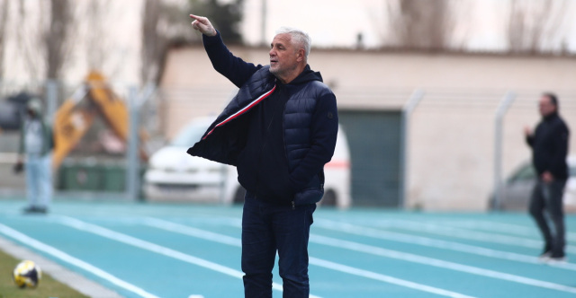 Παραιτήθηκε ο Βοσνιάδης: Άντεξε τρεις αγωνιστικές στον πάγκο του Πανσερραϊκού ο Έλληνας τεχνικός