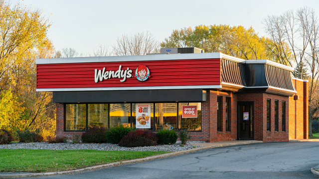 Wendy’s: Η άνοδος και η πτώση της αμερικανικής αλυσίδας που άφησε εποχή και στην Ελλάδα – Tερματίζονται εκατοντάδες συμβάσεις franchise