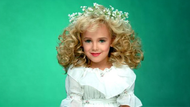 JonBenét Ramsey: Νέα θεωρία για τη δολοφονία του 6χρονου κοριτσιού που συγκλόνισε τις ΗΠΑ πριν από σχεδόν 30 χρόνια