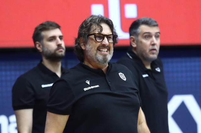 Τρινκιέρι: «Ακόμη προσπαθώ να καταλάβω τι συνεργασία θα πρέπει να έχω με τους διαιτητές και το πώς θα το αντιμετωπίσουμε»