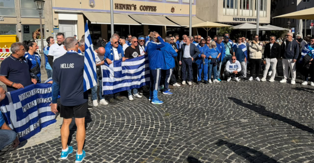 Οι Έλληνες φίλαθλοι έκαναν κατάληψη στην κεντρική πλατεία του Άουγκσμπουργκ, βίντεο και φωτογραφίες