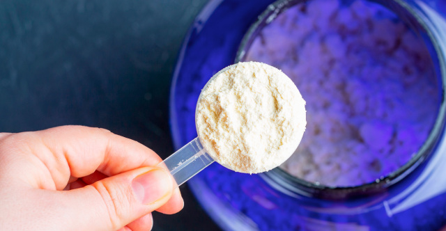 Πρωτεΐνη Whey: Η «χρυσή» σκόνη που εξαφανίζουν οι άνθρωποι της διπλανής πόρτας – Το τοπίο στην ελληνική αγορά