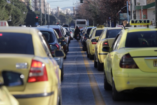 Έσπασε αγωγός της ΕΥΔΑΠ στο Χαλάνδρι: Διεκόπη η κυκλοφορία στην οδό Κώστα Βάρναλη | Επικαιρότητα στο LivePress.gr