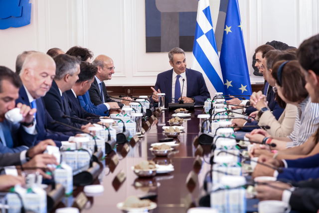 Συνεδριάζει την Τετάρτη το υπουργικό συμβούλιο - Επί τάπητος το νέο πλαίσιο για την πρόσβαση των ανηλίκων στο διαδίκτυο