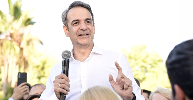 Ο Μητσοτάκης ξεκινά περιοδείες με το βλέμμα στον δύσκολο χειμώνα και βάζει φρένο στα γαλάζια «φάλτσα»