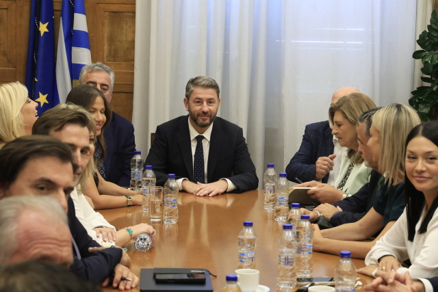 Μάχη στο ΠΑΣΟΚ για την επιστροφή στη δεύτερη θέση: Η γενική επιστράτευση στην Αττική και το μπρα ντε φερ με τον Τσίπρα