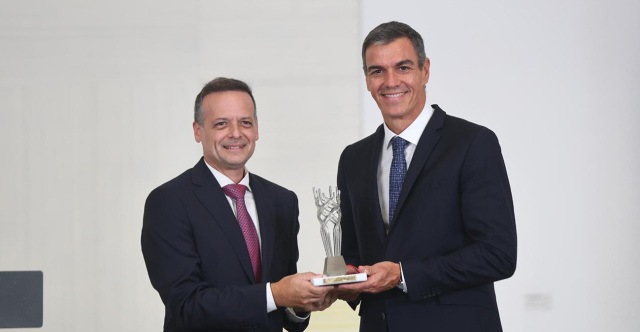 Ο Δούκας απένειμε στον Σάντσεθ το Βραβείο Δημοκρατίας της Πόλης των Αθηνών 2026 | Επικαιρότητα στο LivePress.gr