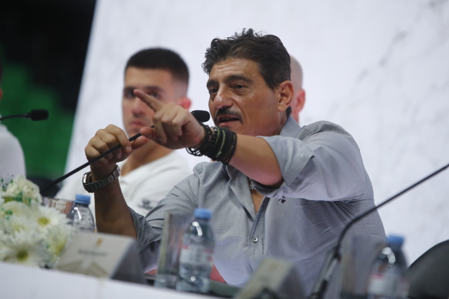 Ο Γιαννακόπουλος ανέβασε το βίντεο με τον Μπαρτζώκα στην Μπολόνια και έκανε λόγο για τιμωρία του... εαυτού του