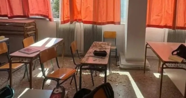 Τμήμα οροφής έπεσε σε αίθουσα Λυκείου της Πάτρας ενώ μέσα βρίσκονταν μαθητές, κλείνει μέχρι νεωτέρας το σχολείο