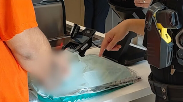 Κουρέας στο Τέξας βρήκε 120.000 δολάρια ξεχασμένα πάνω σε ΑΤΜ και τα παρέδωσε μέχρι τελευταίου σεντ