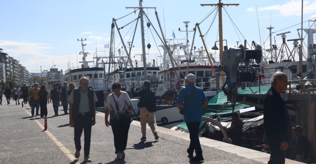 Ψαράδες ετοιμάζονται να αποκλείσουν από τη θάλασσα το λιμάνι της Θεσσαλονίκης, περίπου 150 αλιευτικά στην κινητοποίηση