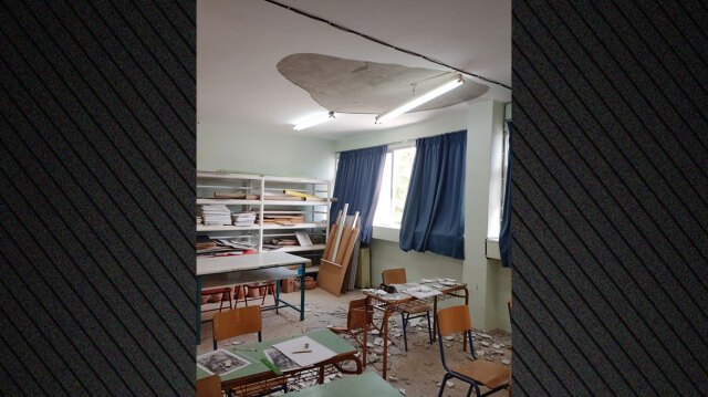 Στο νοσοκομείο 14χρονος μαθητής, έπεσε σοβάς από το ταβάνι του γυμνασίου στη Θεσσαλονίκη, δείτε φωτογραφίες