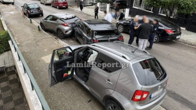 Λαμία: Κόλλησε το γκάζι και έπεσε πάνω σε παρκαρισμένα αυτοκίνητα, στο νοσοκομείο η οδηγός | Επικαιρότητα στο LivePress.gr