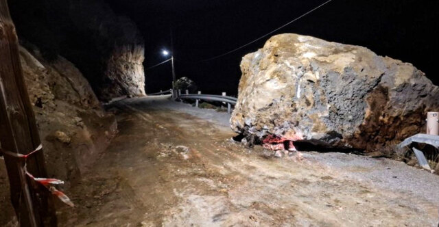 Ολοκληρώθηκε η πρώτη φάση διάνοιξης του δρόμου προς την παραλία Άντονι Κουίν στη Ρόδο, απομακρύνθηκαν τα εγκλωβισμένα οχήματα 
