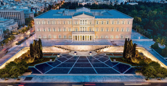 Αλλάζει όψη το Μνημείο του Αγνώστου Στρατιώτη: Φεύγει η άσφαλτος, μπαίνει μάρμαρο Αλιβερίου