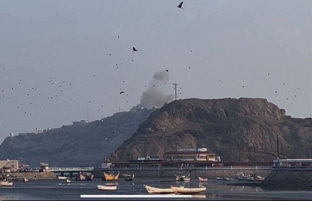Οι Χούθι χτύπησαν  με πυραύλους και drones το προεδρικό μέγαρο της Υεμένης: Πέντε νεκροί, σώος ο πρωθυπουργός και υπουργοί της κυβέρνησης