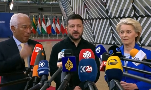 Νέες αιχμές ο Ζελένσκι κατά του Τραμπ από τις Βρυξέλλες: «Η Ευρώπη έχει πραγματικούς ηγέτες που στέκονται στο πλευρό μας»
