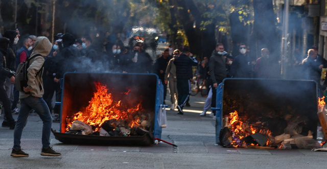 Έκτη ημέρα κινητοποιήσεων και επεισοδίων στα Τίρανα, έσπασαν τα γραφεία του κόμματος του Έντι Ράμα