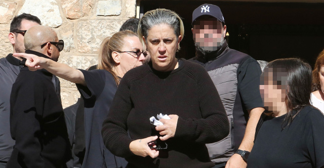Η ανάρτηση της Μαρίας Μαζωνάκη με μαύρο φόντο και τραγούδι της Ματούλας Ζαμάνη: «Πάρε και την καρδιά μου» 