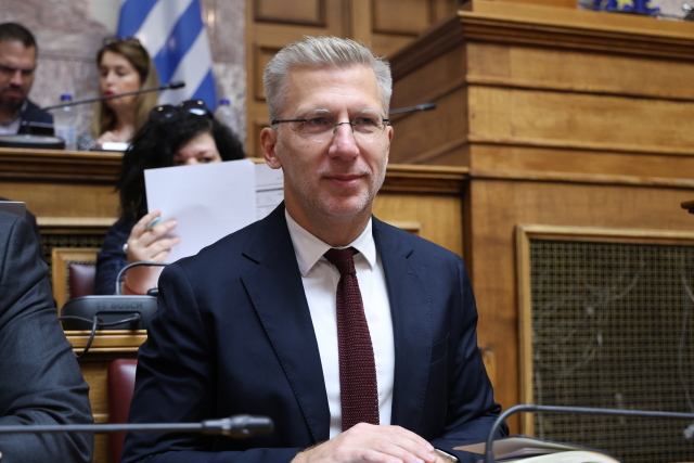 Δίνουμε λύση αναλογική, συμβατή με ΕΕ και εφαρμόσιμη, είπε ο Σκέρτσος για τον «κόφτη» στα social media - Επιφυλάξεις από τα κόμματα της αντιπολίτευσης