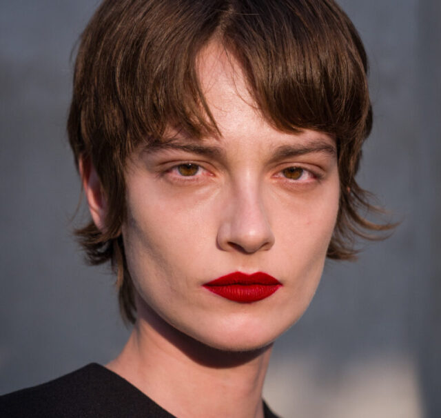Makeup Pilling: Οκτώ λόγοι που δεν στρώνει σωστά το foundation και μοιάζει σαν να ξεφλουδίζει