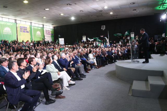 ΠΑΣΟΚ και Τσίπρας σε ανοιχτό «πόλεμο» για τη δεύτερη θέση: Η δημοσκοπική μάχη και η αναμέτρηση στην Κεντροαριστερά