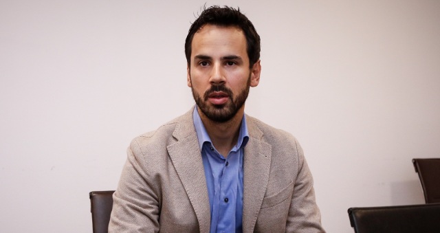Ρωμανός: Ψέμα ότι ο Τσίπρας ήταν πάντα απέναντι στη βία, η κομματική Αυγή είχε βγει επί Γρηγορόπουλου με ένθετο «ω έλατο, ω έλατο τι ωραία που αρπάζεις»