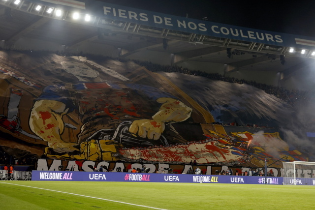 Champions League: Η Μπαρτσελόνα κατήγγειλε στην UEFA το πανό των οπαδών της Παρί Σεν Ζερμέν, βίντεο