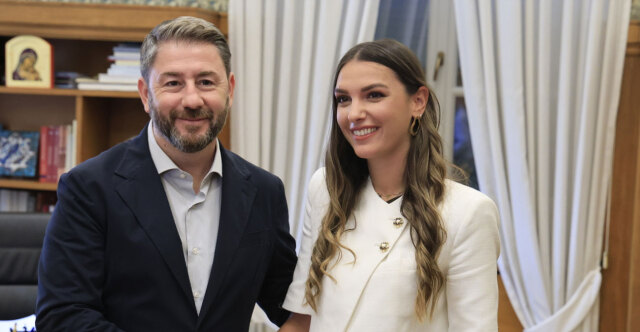 Στο ΠΑΣΟΚ και επισήμως η Μυρτώ Κοροβέση, τι είπαν με Ανδρουλάκη, δείτε βίντεο και φωτογραφίες