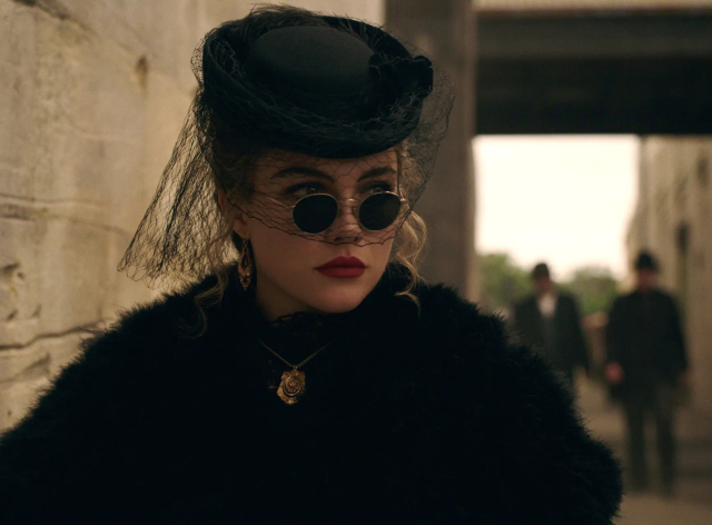 Florence Pugh: Οι κρυφοί συμβολισμοί στα μαλλιά και το μακιγιάζ της στη σειρά East of Eden | Επικαιρότητα στο LivePress.gr