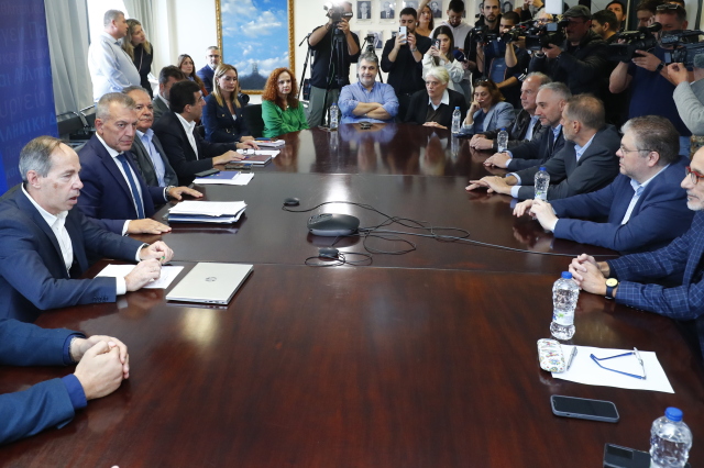 EOK: Βρούτσης και Παπανικολάου συμφώνησαν για τη διεξαγωγή εκλογών, βίντεο | Επικαιρότητα στο LivePress.gr