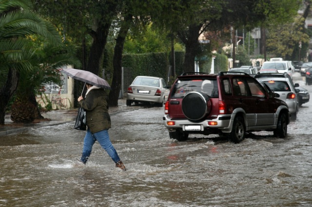 Καιρός: Σε Τροιζηνία και Κορωπί τα μεγαλύτερα ύψη βροχής, πού θα είναι έντονα τα φαινόμενα τις επόμενες ώρες