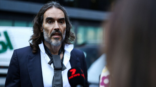 Ο Ράσελ Μπραντ αρνήθηκε όλες τις κατηγορίες στη δίκη του για βιασμούς και σεξουαλικές επιθέσεις: Κανείς δεν δέχθηκε να καταθέσει υπέρ μου