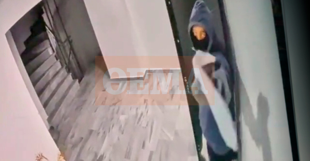 Η στιγμή που ο αξιωματικός του Πολεμικού Ναυτικού εισβάλλει στο σπίτι της πρώην του στη Γλυφάδα για να βάλει φωτιά, δείτε βίντεο