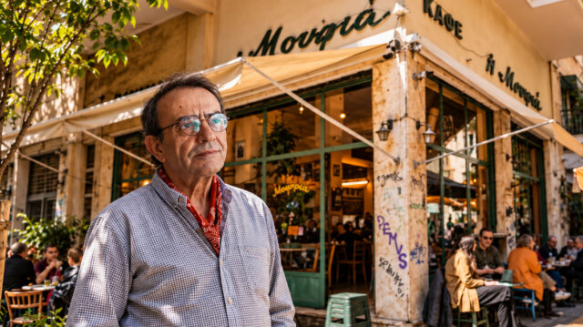 Αφιέρωμα Guardian: Κλείνει το τελευταίο «οχυρό» των Εξαρχείων – Η ιστορική «Μουριά» και η επέλαση των Airbnb