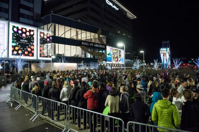 Black Friday στις ΗΠΑ: Περισσότεροι από 180 εκατομμύρια πελάτες αναμένονται στα καταστήματα!