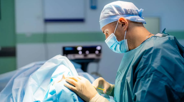 Με δωρεάν απογευματινά χειρουργεία σε ιδιωτικές κλινικές ξεκινά ο Μάιος – Ποια είναι η διαδικασία